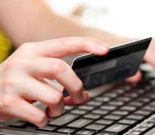 Жінка втратила 38 тисяч гривень, повідомивши дані банківської картки псевдобанкіру