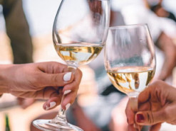 Не витримали без віскі і коньяку: росія дозволила “сірий” імпорт елітного алкоголю