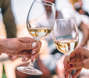 Не витримали без віскі і коньяку: росія дозволила “сірий” імпорт елітного алкоголю