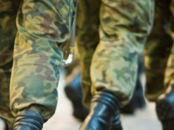 Працівник військомату “відмазував” чоловіків від служби за 10 тис. доларів