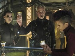 Джефф Безос объявил, что Amazon продолжит съёмку сериала «Пространство»