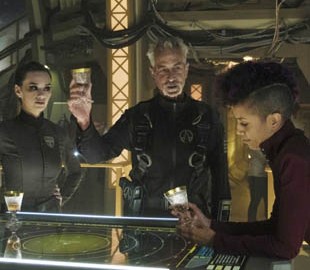 Джефф Безос объявил, что Amazon продолжит съёмку сериала «Пространство»