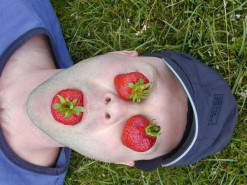 Отец-одиночка разместил на сайте знакомств фото гениталий и получил срок