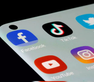 ЄС просить великі онлайн-платформи вжити заходів перед виборами до Європарламенту