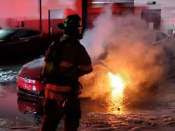 Tesla Model S внезапно загорелась в сервисном центре