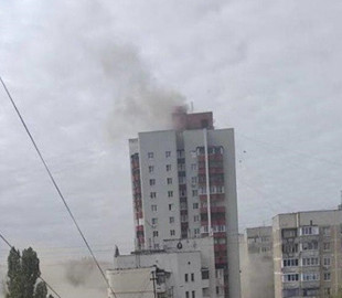 У російському Білгороді на житловий будинок впав "невідомий об'єкт"