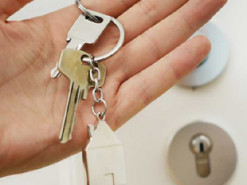 На Хмельниччині шахрай видурив у волонтера гроші за "оренду" житла для переселенців