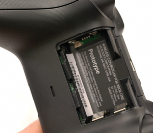 Microsoft объяснила, почему в геймпаде Xbox Series X всё ещё используются батарейки