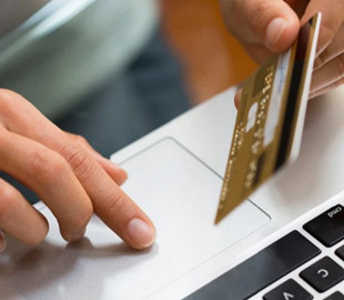 Усередині посилки – сміття: шахраї виманюють гроші у українців