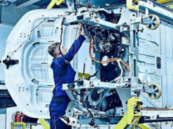 Дефицит чипов на пике: автопроизводители останавливают свои конвейеры