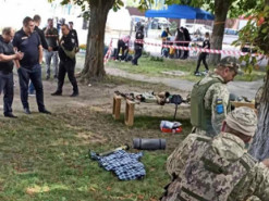 Провину за поранення дітей на виставці зброї у Чернігові покладають на двох військових