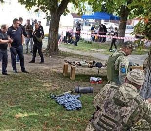 Провину за поранення дітей на виставці зброї у Чернігові покладають на двох військових