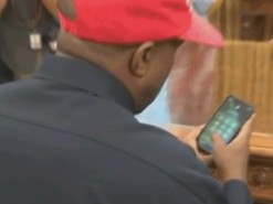 Канье Уэст случайно показал пароль на своем iPhone Трампу