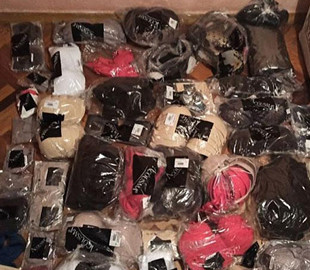 Прятался дома: полиция нашла угонщика грузовика с посылками "Новой почты"