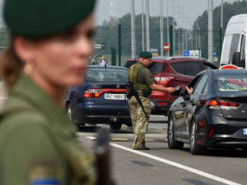 Реакція на обстріли. У ДПСУ розповіли, скільки людей виїхали за кордон за останні два дні
