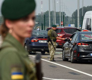 Реакція на обстріли. У ДПСУ розповіли, скільки людей виїхали за кордон за останні два дні