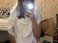 Купленное в интернет-магазине платье с трудом налезло на голову клиентки