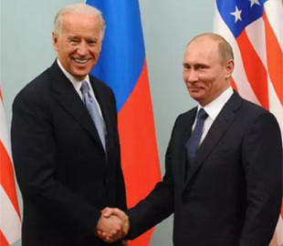 Байден має намір обговорити з Путіним атаки російських хакерів – Білий дім