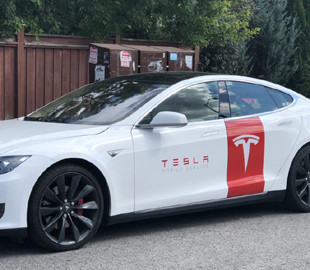 Tesla запропонувала клієнтам безконтактний сервіс, щоб запобігти поширенню коронавірусу