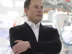 Илон Маск признался, что будет работать на заводе в Новый год