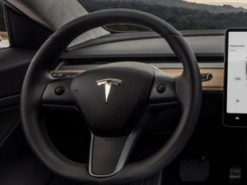 Tesla намерена отказаться от привычного рычага переключения передач