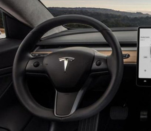 Tesla намерена отказаться от привычного рычага переключения передач