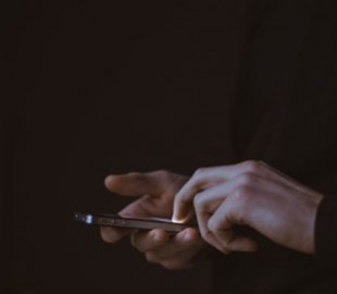 Новое приложение призвано лечить депрессию с помощью искусственного интеллекта