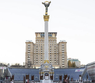 Без "Глобуса" и с клумбами: в сети показали, как выглядел Майдан Незалежности в 1950-х годах. Фото