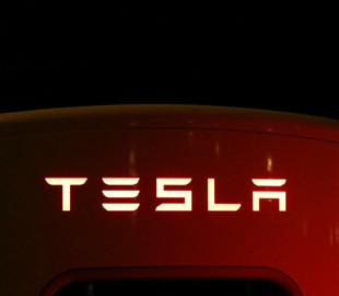 Tesla завершила квартал с рекордной прибылью
