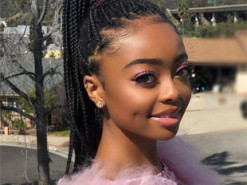 Актриса Скай Джексон разоблачает расистов в Twitter