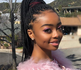 Актриса Скай Джексон разоблачает расистов в Twitter