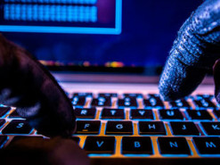 На Закарпатті повідомили про підозру хакеру, який незаконно отримував доступ до приватних даних користувачів мережі