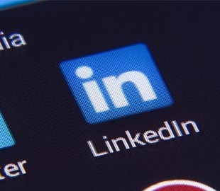В LinkedIn теперь можно переводить публикации более чем на 60 языков