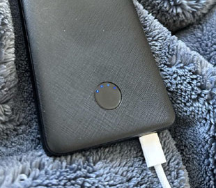 Користувачі скаржаться, що їхні повербанки не заряджають iPhone 15