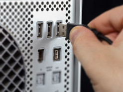 Thunderbolt 4 попытается "уничтожить" флешки с портом USB 4.0