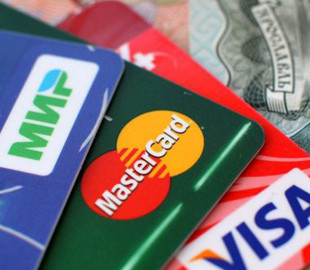 Російські банки переходять на місцеву «Мир» та китайську UnionPay. Що буде далі – коментує Дмитро Дубілет