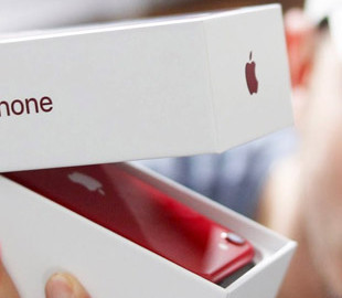 В комплекте нового iPhone SE найдена странная вещь