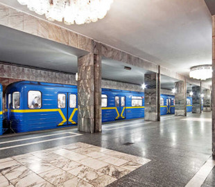У Києві змінюватимуть турнікети на станції метро «Тараса Шевченка»: що зміниться