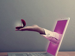 В Киеве интернет-знакомство закончилась для женщины ограблением