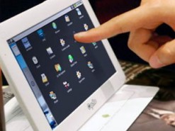 Китайские учителя запретили планшеты из-за потери зрения учениками