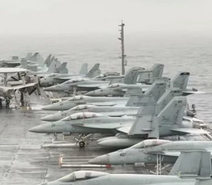 Гігантський авіаносець США очолив навчання НАТО біля Європи: що демонструють світові