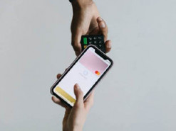 Мошенники выманивают платежные данные с банковских карт украинцев: как защититься