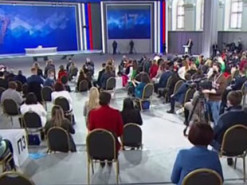 Журналистов перед встречей с Путиным "обработали серебром" от коронавируса