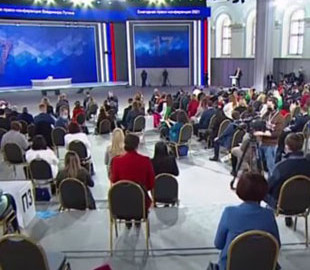 Журналистов перед встречей с Путиным "обработали серебром" от коронавируса