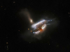 Телескоп Hubble зробив фото бурхливого галактичного тріо