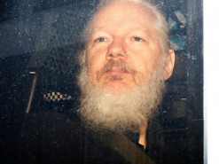 Отец Ассанжа рассказал о плохом состоянии здоровья сына