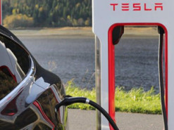 Германия начала расследование в отношении автопилота Tesla