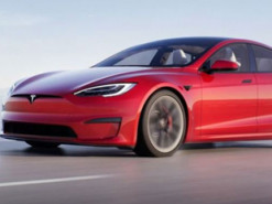 Запуск флагманского электрического седана Tesla Model S Plaid отложен на неделю