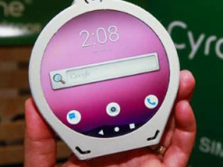 Представлен круглый Android-смартфон с двойным набором портов