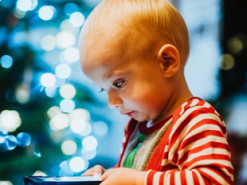 Медики установили, как смартфоны вредят здоровью детей